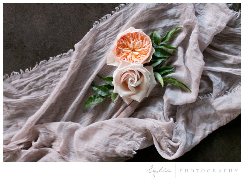 Garden roses and linen decorations at Old World Italy wedding.